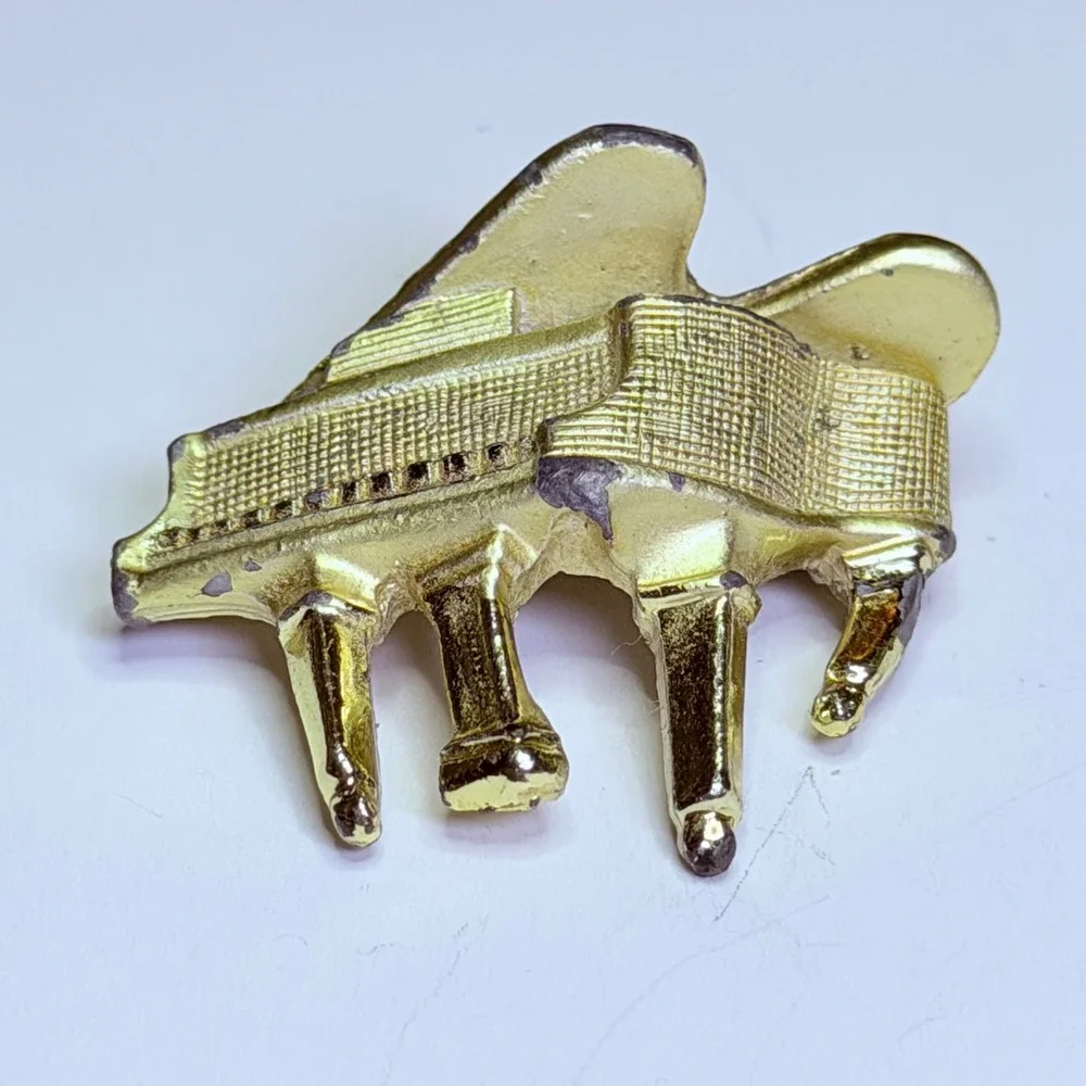 Vintage‎ Gold Tone Grand Piano Brooch Musical Instrument Novelty Pin 1 Inch